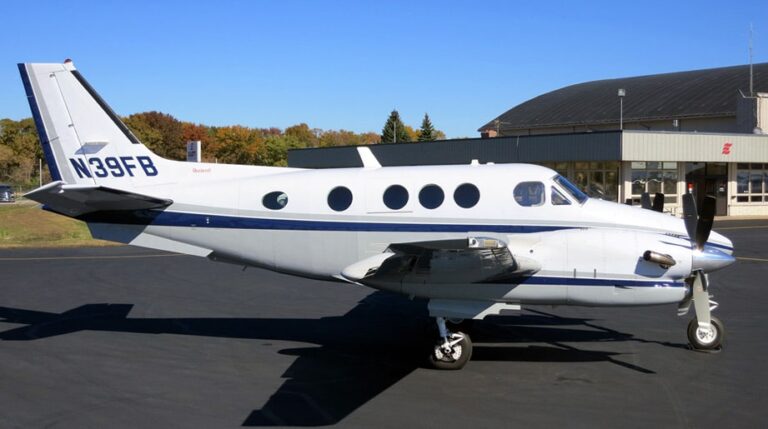 1988-King_Air_C90A-1