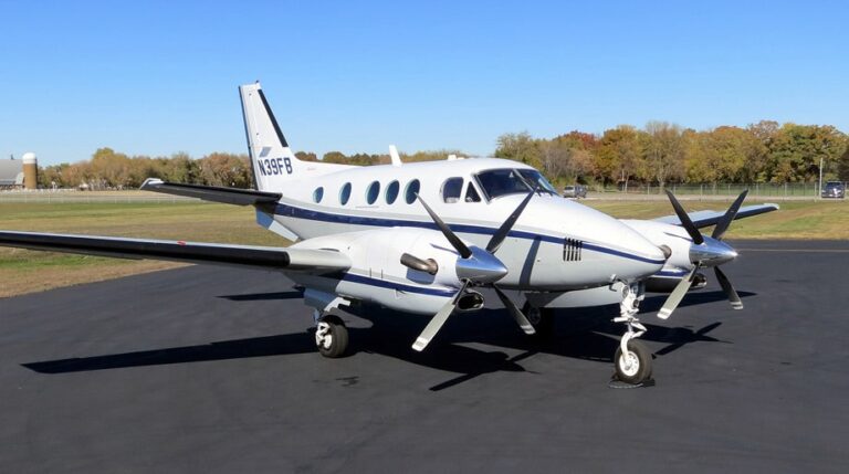 1988-King_Air_C90A-2