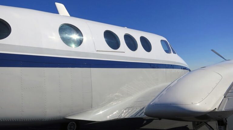 1988-King_Air_C90A-4