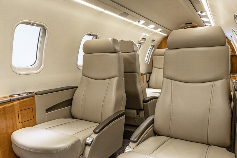 2011-Lear-45XR-Interior-Pic-5