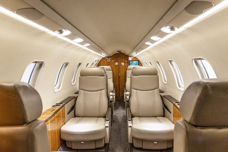 2011-Lear-45XR-Interior-pic-1
