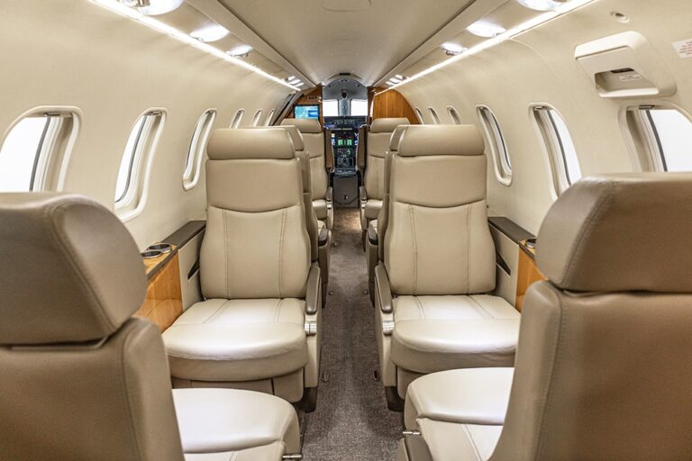 2011-Lear-45XR-Interior-pic-4