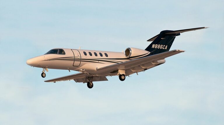 2014-Citation-CJ4-Exterior-pic-921x515-1