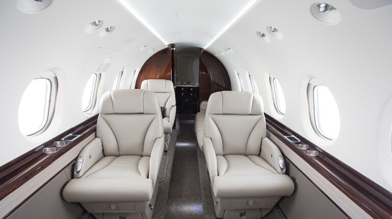 258963-Interior-Fwd-Aft-921x515-1