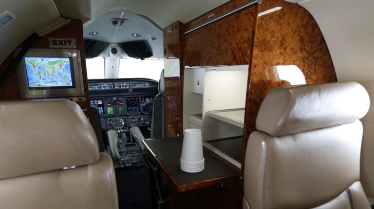 45XR-331-Int-Galley-921-x-515