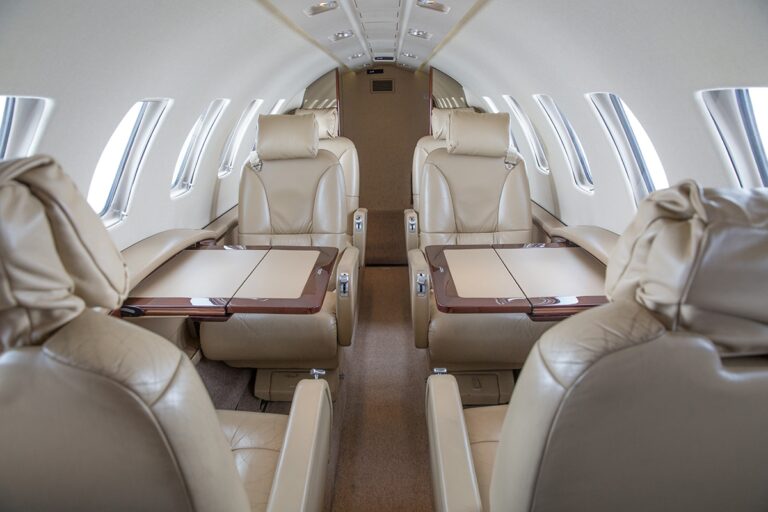 525A-0310-Interior-Fwd-Aft-Trays_1200x800