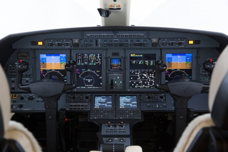 525C-0048-panel_1200x800
