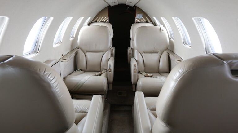 550-0820-Interior-Aft-921x515-1