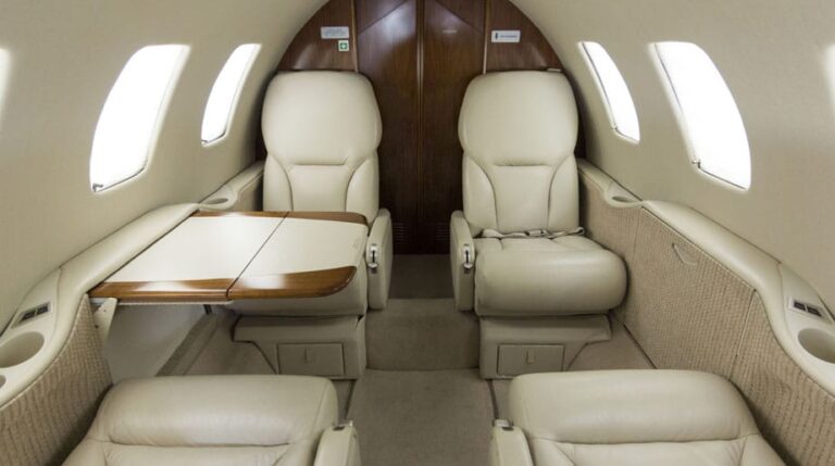 550-0939-Interior-Aft-921-x-515