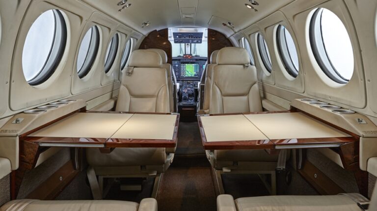 BB-1247-Interior-Fwd-w-tables-921x515-1