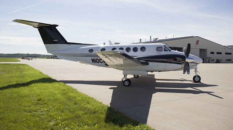 BY-52Exterior-Starboard-Side-921x515-1