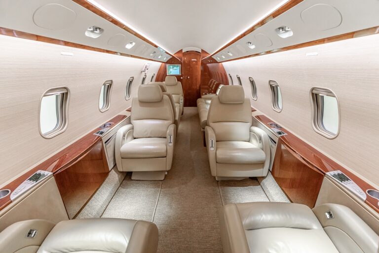 Challenger-300-1