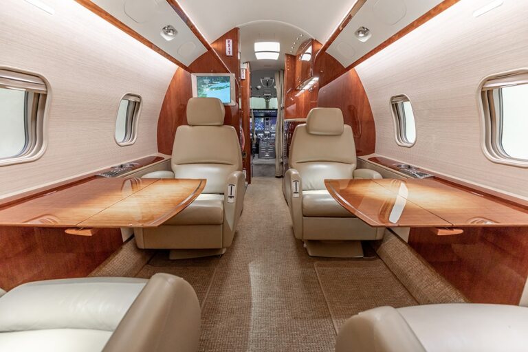 Challenger-300-12