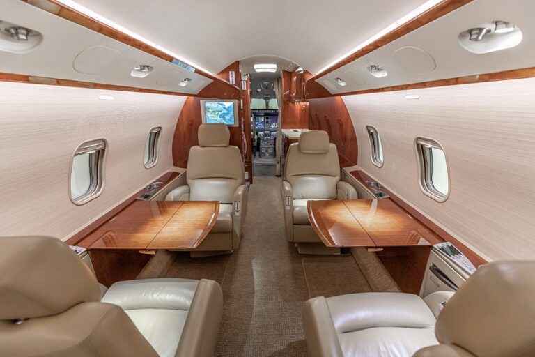 Challenger-300-13