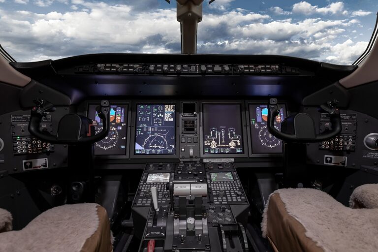 Challenger-300-23-2