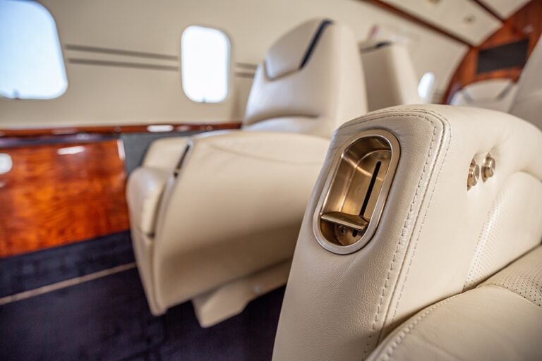 Challenger-300-N311FC-12