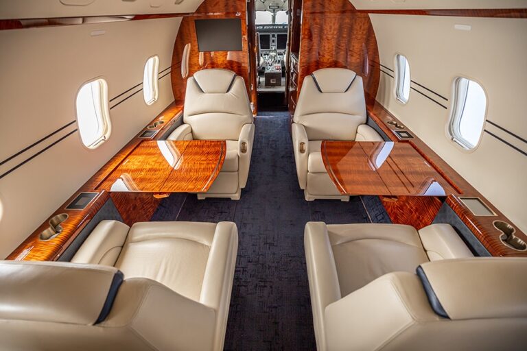Challenger-300-N311FC-15