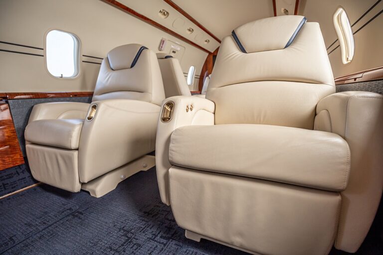 Challenger-300-N311FC-9