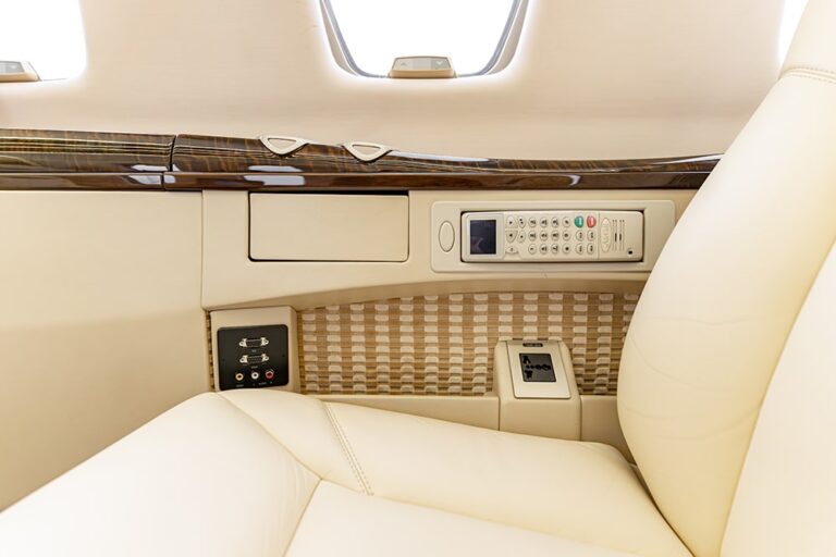 Citation-CJ4-N513AL-17