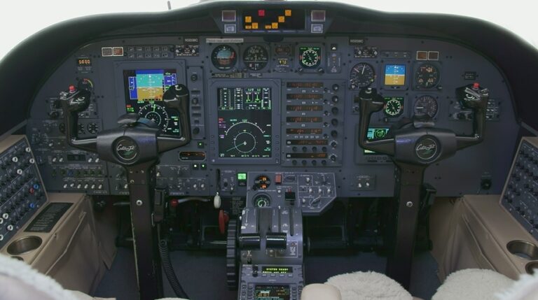 Cockpit-921-x-515-ppi