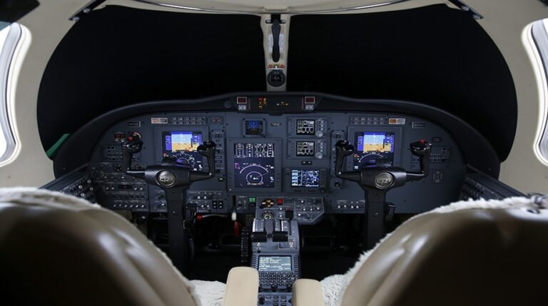 Cockpit-921x515-1
