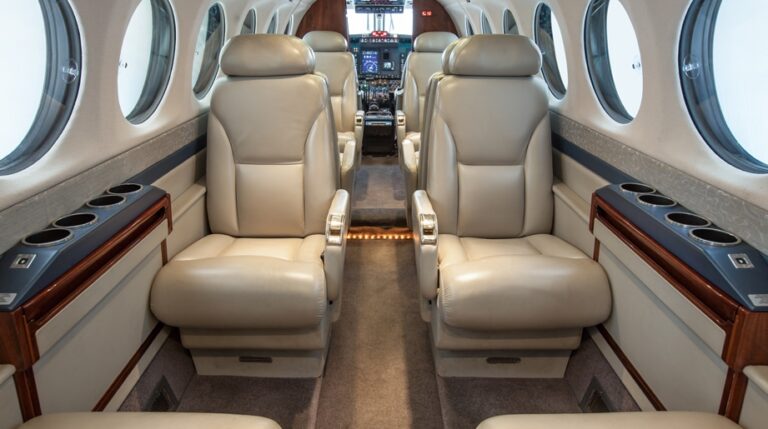 FL-0520-Interior-Fwd-921-x-515