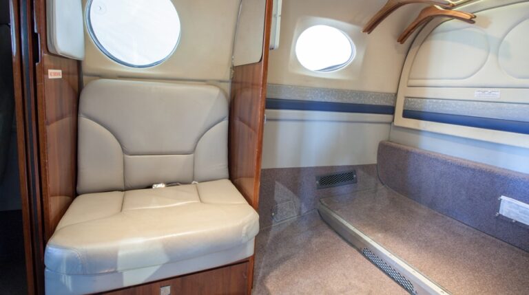FL-0520-Interior-Lav-and-Luggage-921-x-515