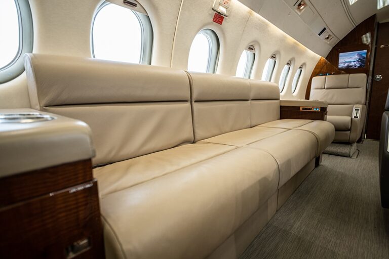 Falcon900B-N910JW-11