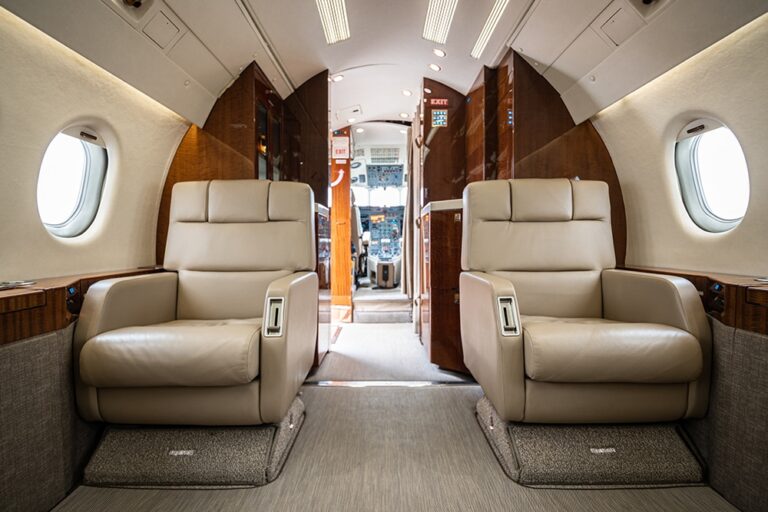 Falcon900B-N910JW-34