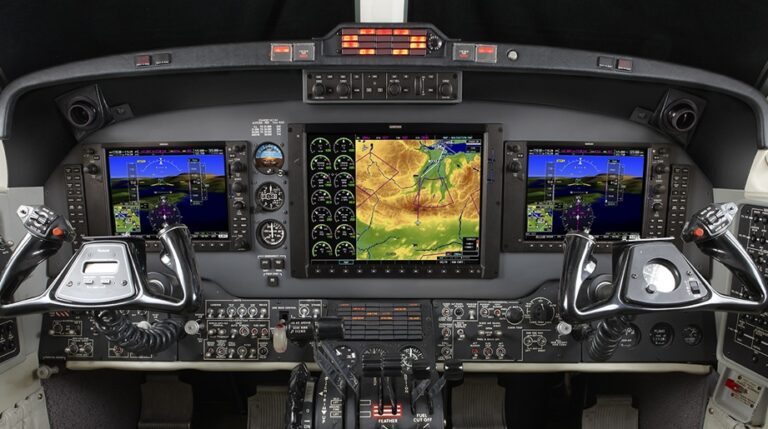G1000-with-Round-Gauges-Cropped-921-x-515
