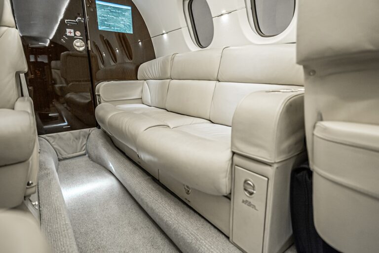 HA-117_interior_3