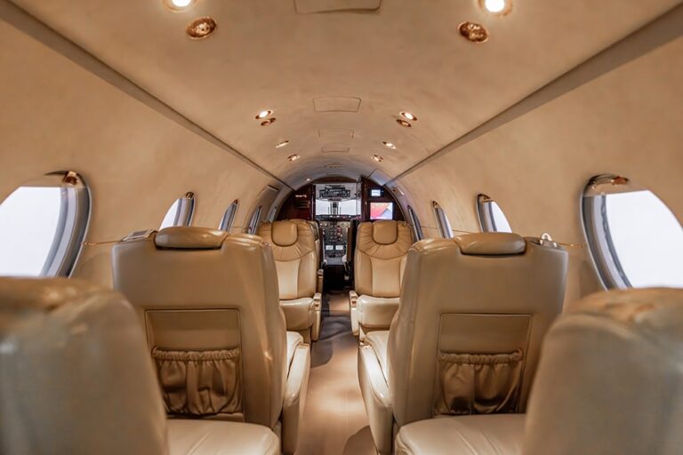 Hawker-400XP-N127BW-13-Copy