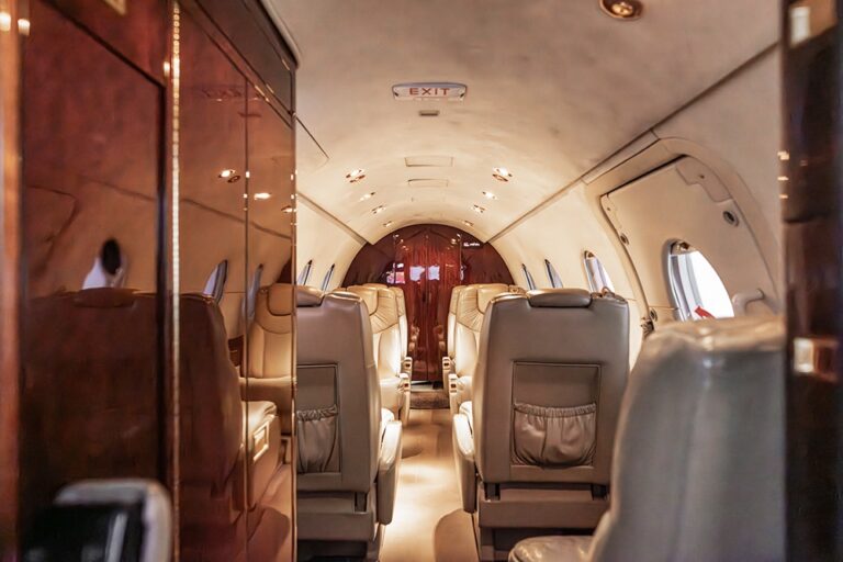 Hawker-400XP-N127BW-18