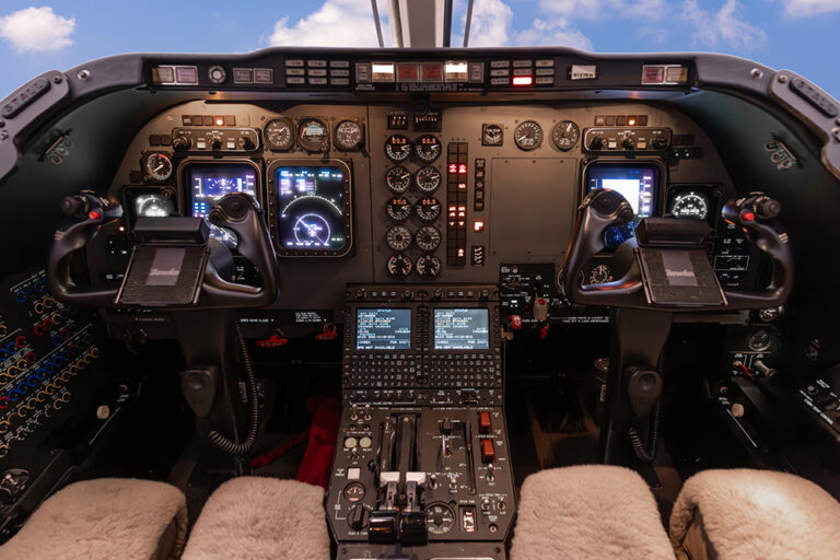 Hawker-400XP-N127BW-19-2