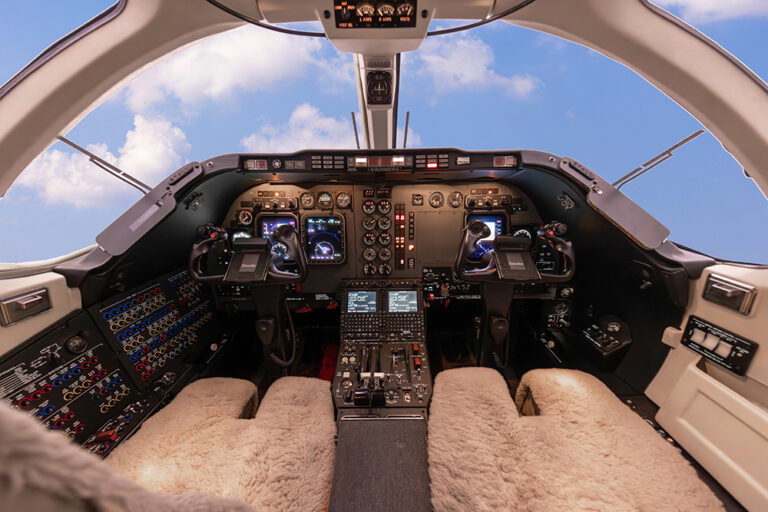 Hawker-400XP-N127BW-20-2