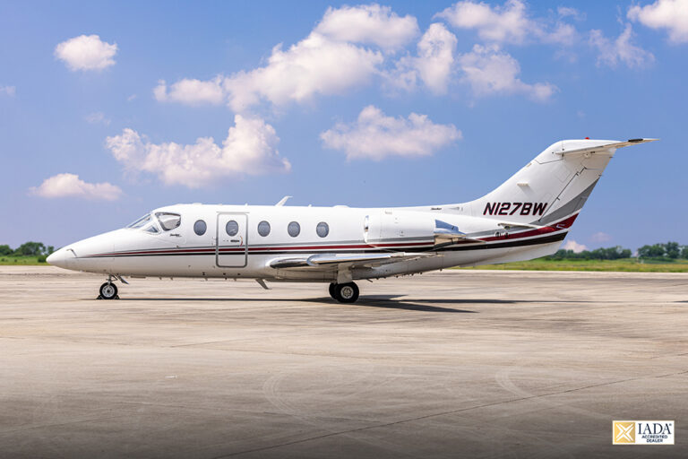 Hawker-400XP-N127BW-26-with-IADA-logo-1