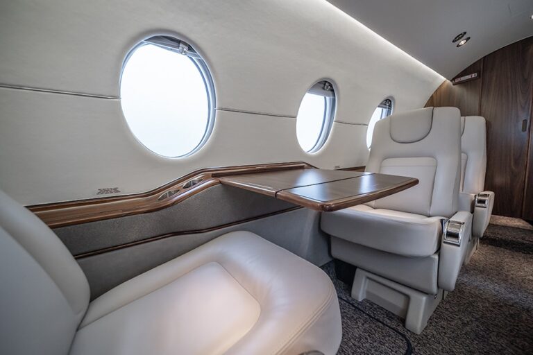 Hawker-400XP-N300RC-13