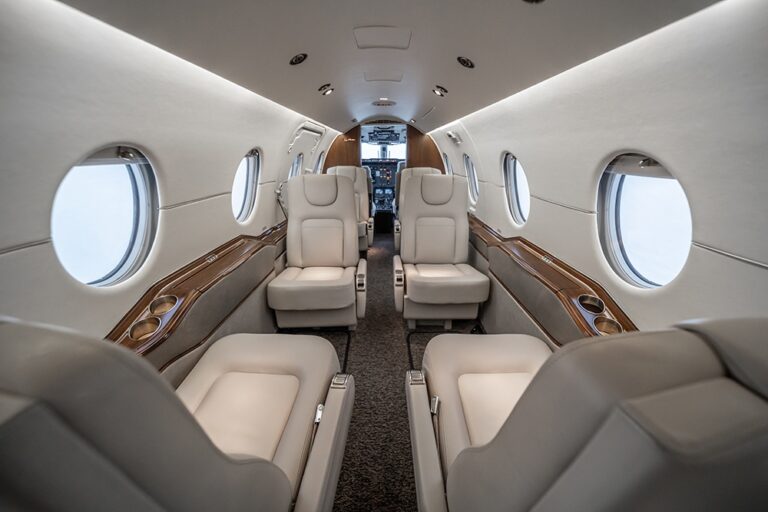 Hawker-400XP-N300RC-18