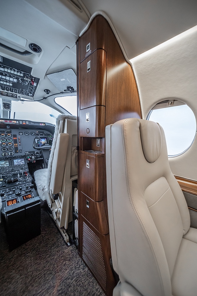 Hawker-400XP-N300RC-19