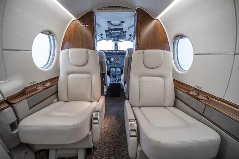 Hawker-400XP-N300RC-21