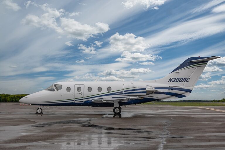 Hawker-400XP-N300RC-27