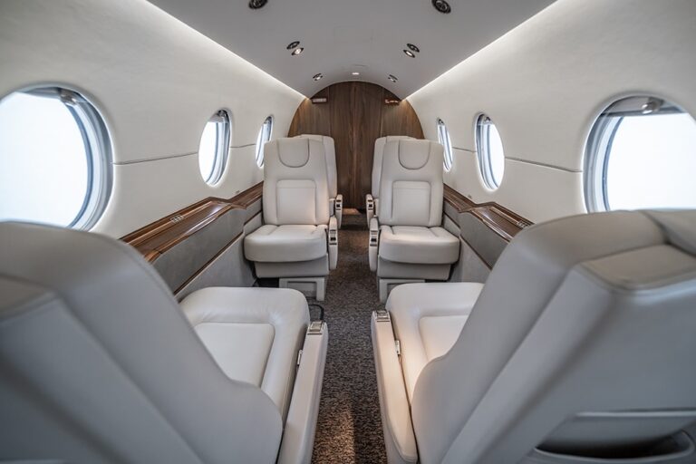 Hawker-400XP-N300RC-4