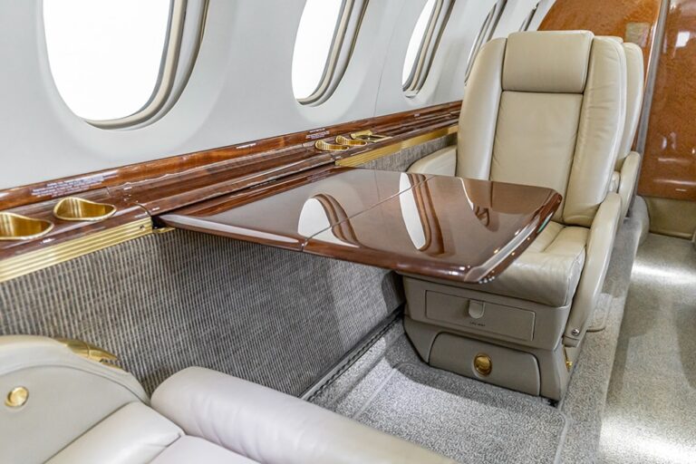 Hawker-750-N626BS-13