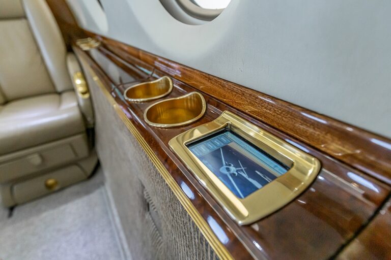 Hawker-750-N626BS-8