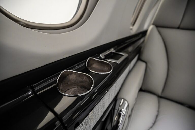 Hawker850XP-N448H-10