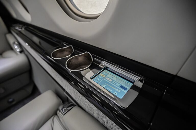 Hawker850XP-N448H-11
