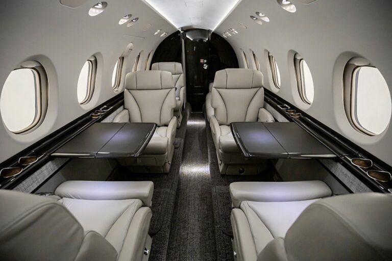 Hawker850XP-N448H-13
