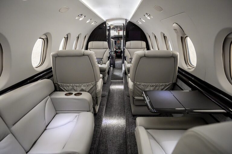 Hawker850XP-N448H-18