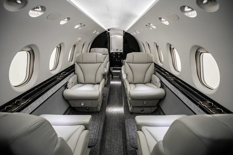 Hawker850XP-N448H-5