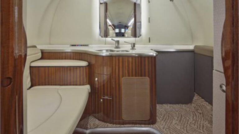 Interior-3_921x515